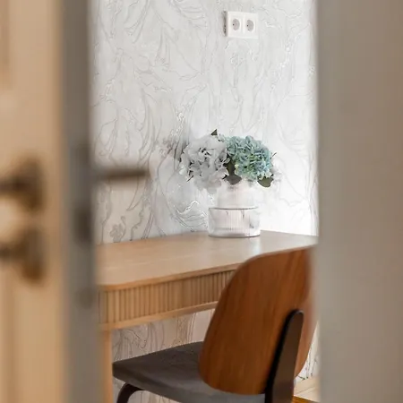 Charming & Cozy In The King Street 부다페스트