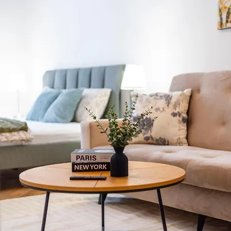 아파트 Charming & Cozy In The King Street