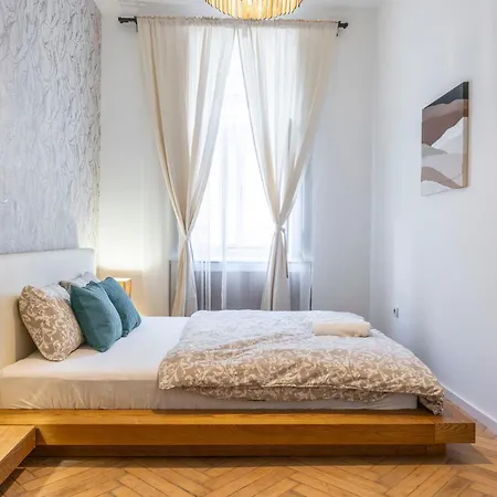 Charming & Cozy In The King Street 부다페스트