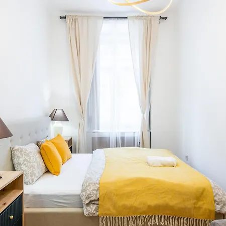 Charming & Cozy In The King Street *