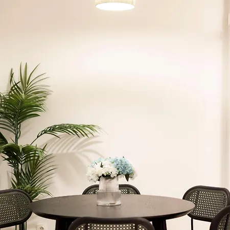 Apartment Charming & Cozy In The King Street Budapest
