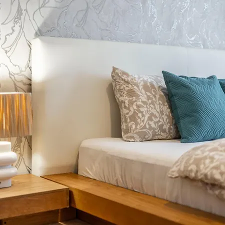 Apartment Charming & Cozy In The King Street Budapest