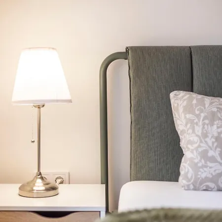 Charming & Cozy In The King Street *