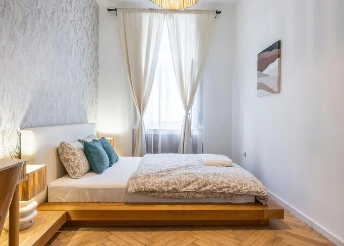 Charming & Cozy In The King Street Budapest