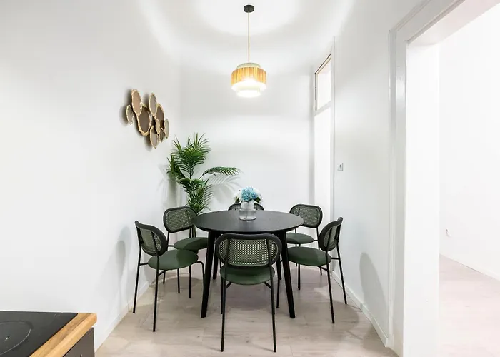 Charming & Cozy In The King Street *