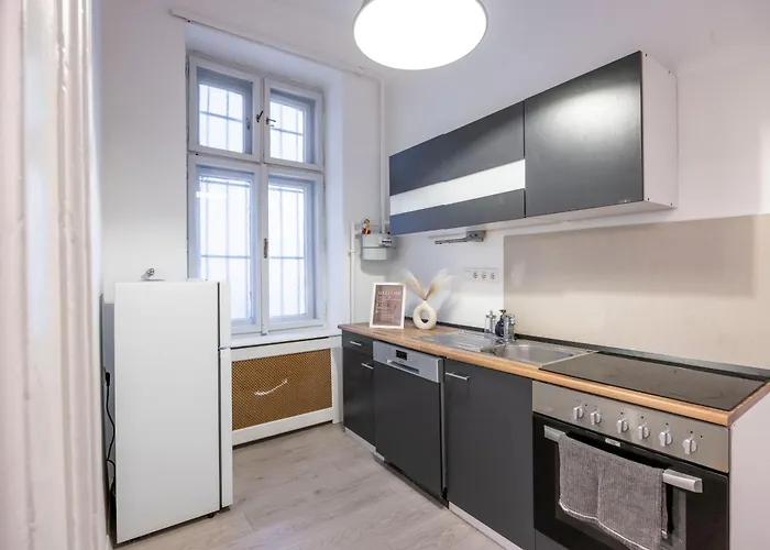 Charming & Cozy In The King Street Apartment Budapest